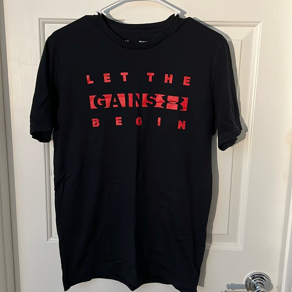 Size Small Under Armour heat gear T-shirt